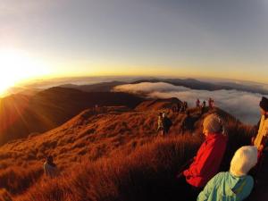 Sunrise+sea of clouds+great people= one amazing adventure!!
